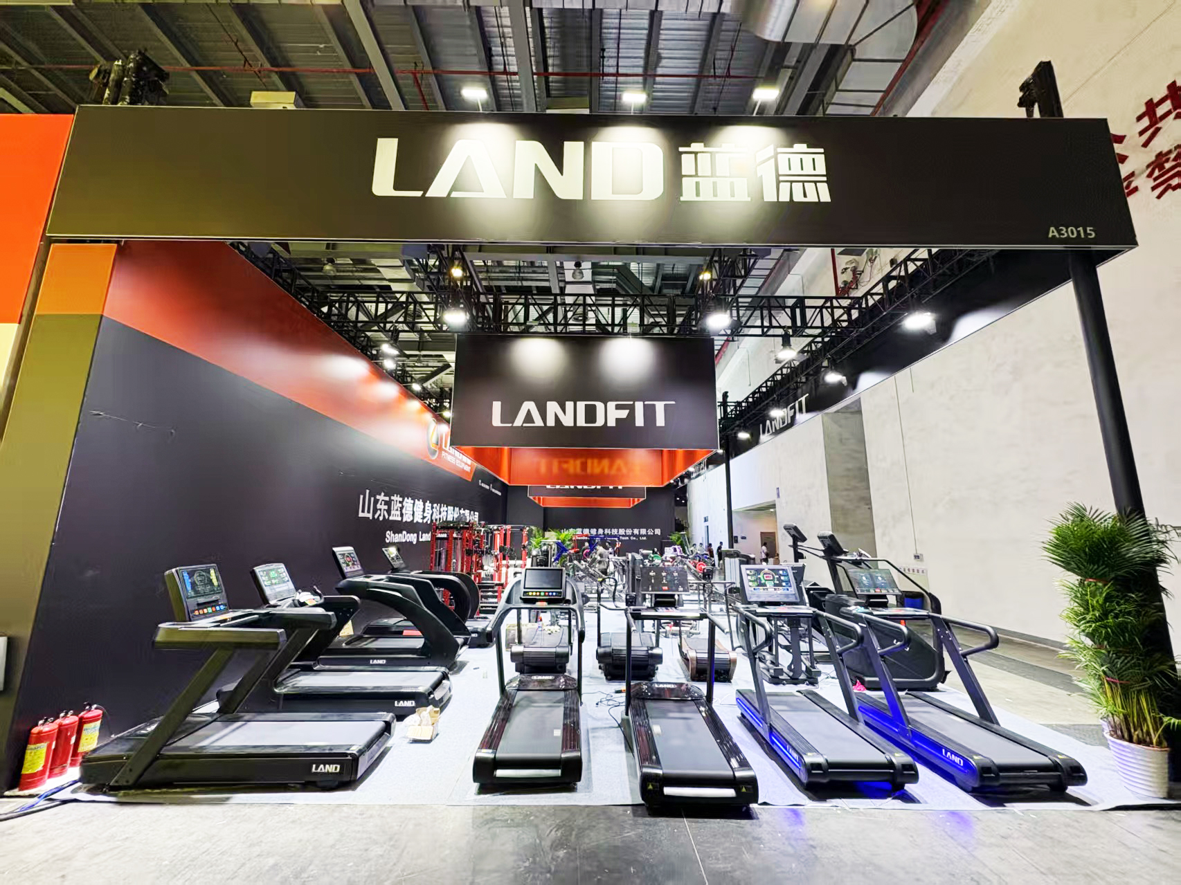 Land Fitness Shines at the 42nd China Sport Show